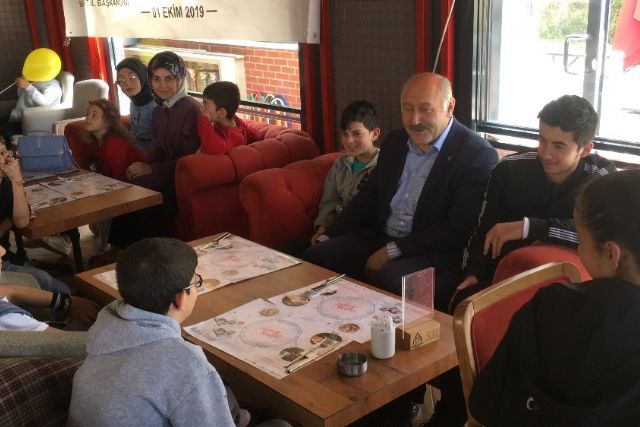 Çocukları oyuncakla sevindirdiler