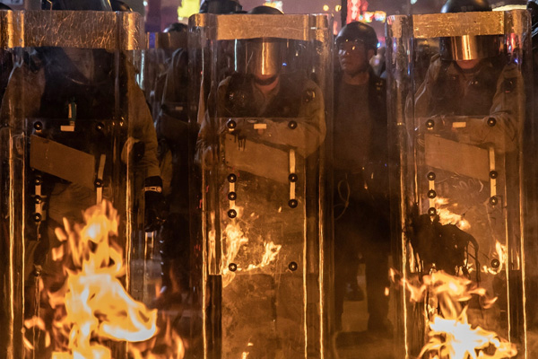 Hong Kong’da sular durulmuyor: AB'den 'itidal' çağrısı