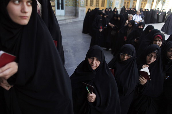 Eşleri yabancı olan İranlı kadınların çocuklarına vatandaşlık verilecek