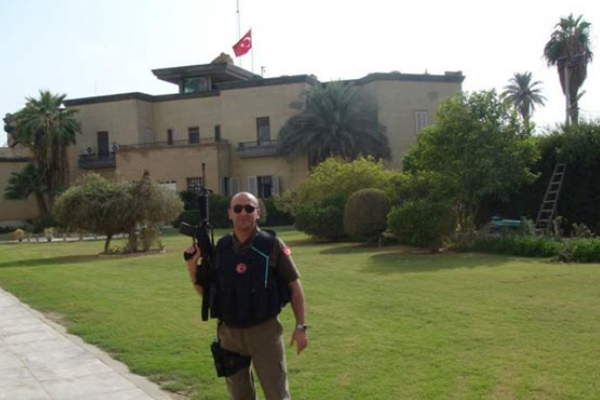 Türkiye'nin Bağdat Büyükelçiliği yakınlarına füze düştü!