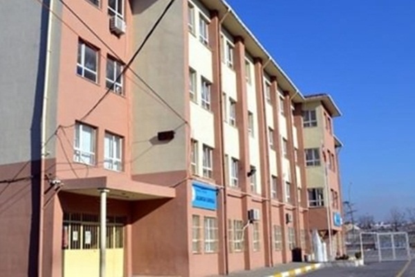 Avcılar'da yarın için 2 okula tatil kararı