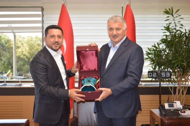 Belediye Başkanı Arı, THY Genel Müdürü Bilal Ekşi'yi ziyaret etti