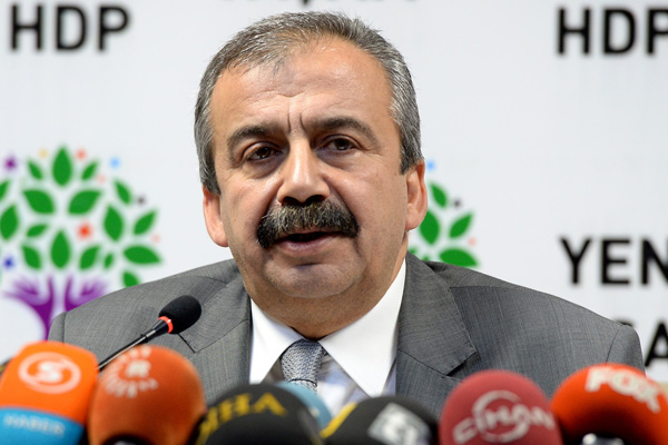 HDP'li Sırrı Süreyya Önder tahliye edildi
