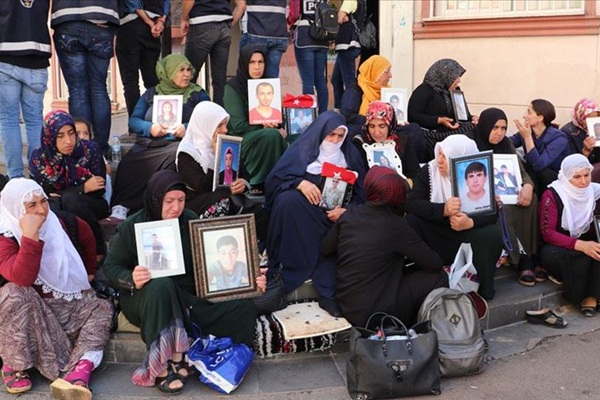 'HDP insanları kandırmayı bıraksın'