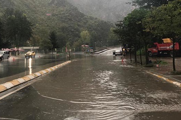 Trabzon'da sağanak etkili oldu