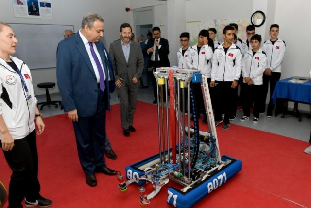 Vali Su, robot kakımı ile bir araya geldi