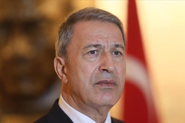 Bakan Akar'dan telefon trafiği