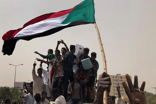 Sudan'da OHAL 3 ay daha uzatıldı