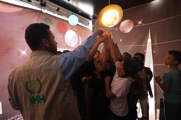 Türk gönüllerinden Suriye kardeşlerine Seyyar müze etkinliği