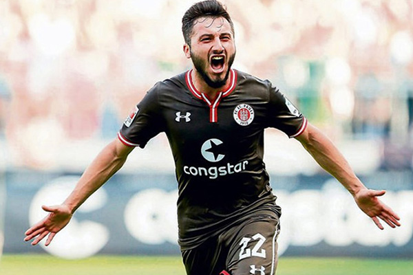 Alman takımında forma giyen Cenk Şahin, 'Barış Pınarı Harekâtı' paylaşımı nedeniyle kadro dışı bırakıldı