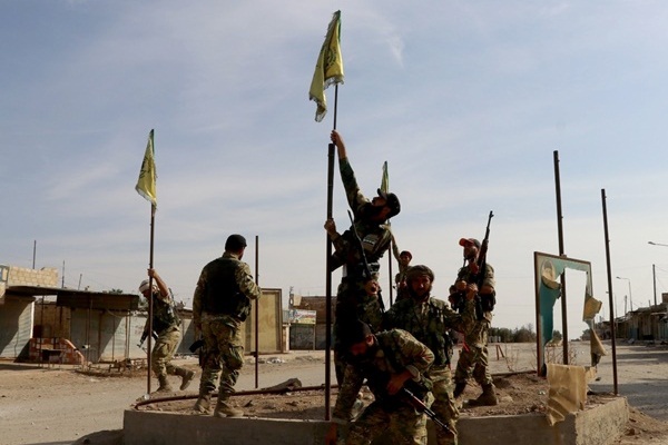 Terör örgütü YPG/PKK'nın paçavraları böyle indirildi