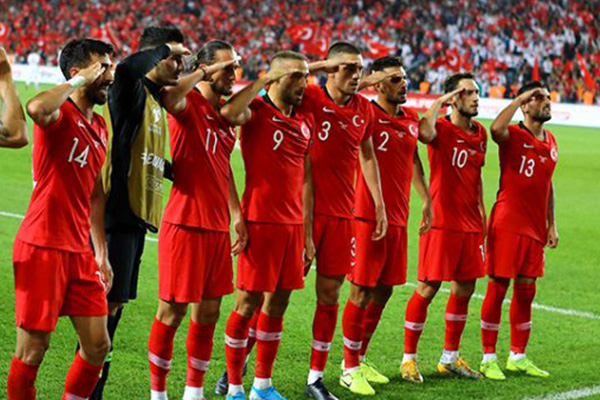 A Milliler, son dakika golüyle liderliğini sürdürdü