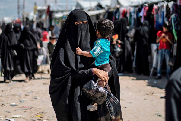 Irak hükümeti, aileleri IŞİD üyesi 64 Özbek çocuğu ülkelerine iade etti