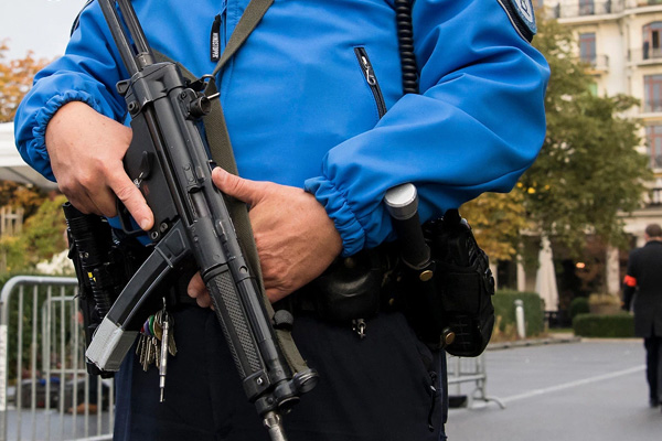 YPG yandaşları İsviçre'de polisle çatıştı