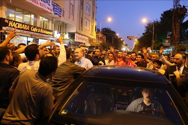 Bakan Soylu, Akçakale'de esnafı ziyaret etti