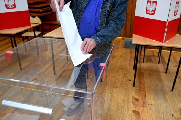 Polonya halkı sandık başında