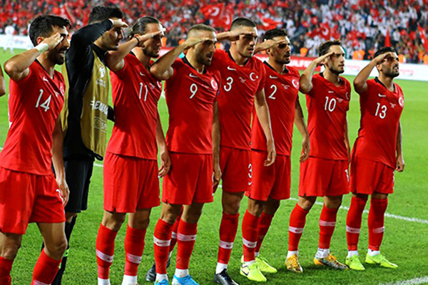 Türkiye, Fransa ile liderlik maçında