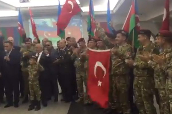 Azerbaycan’da Barış Pınarı Harekatı’na destek