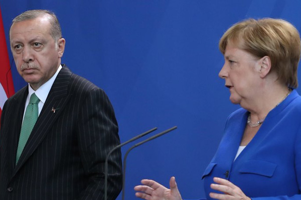 Erdoğan ile Merkel'den ''Barış Pınarı'' görüşmesi: Erdoğan harekatla ilgili tüm ayrıntıları paylaştı