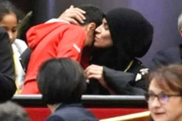 Fransa'da başörtüsü düşmanlığı sürüyor!