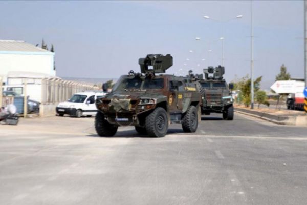 Suriye sınırındaki birliklere zırhlı personel taşıyıcı ve Polis Özel Harekat takviyesi yapıldı