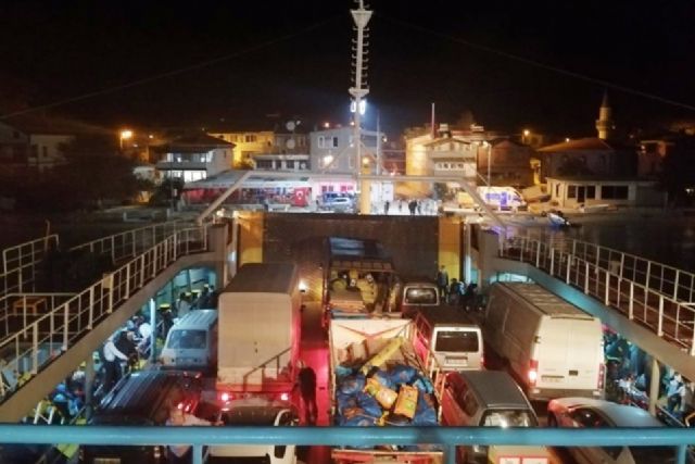 Arabalı gemi Balıklı İskelesi'ne çarptı