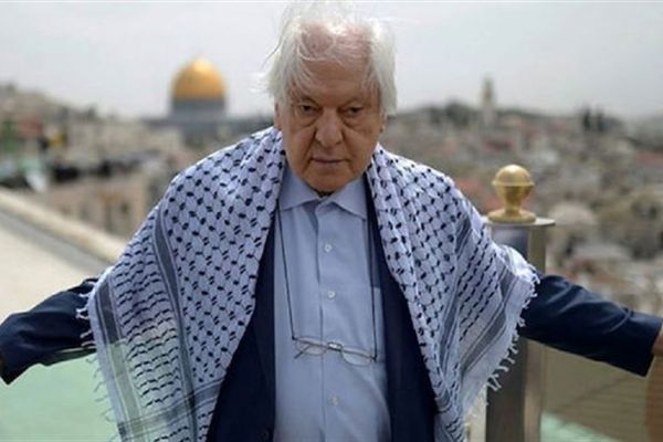 Türk edebiyatının önemli isimlerinden Nuri Pakdil vefat etti