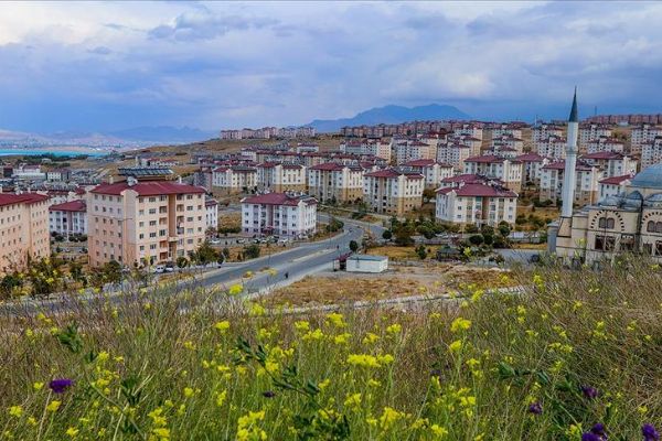 Depremden sonra yeni bir Van inşa edildi