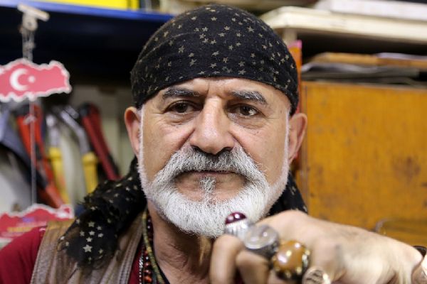 Mini bıçakların ustası 'Şirin Baba'nın Guinness hayali