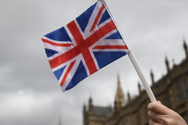 İngilizler parlamento ve hükümete güvenmiyor