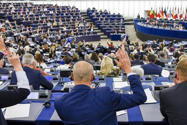 AP’den, Türkiye’ye kınama ve küstah çağrı!