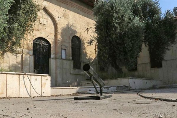 YPG/PKK kiliseden hem Türkiye'yi hem de papazın evini vurdu