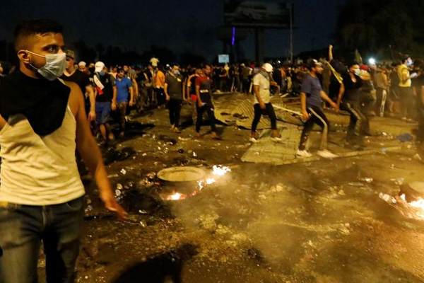 Protestocular yine sokaklara döküldü; Bağdat’ta ‘yeşil bölge’ alarmı!