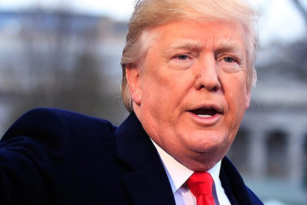 Trump, kendisini eleştiren iki gazeteye savaş açtı!