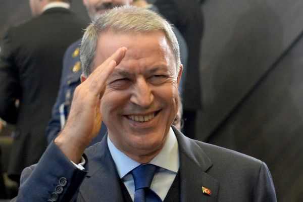 Milli Savunma Bakanı Hulusi Akar'dan asker selamı