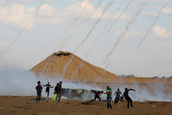 Büyük Dönüş Yürüyüşü: Gazze sınırında 77 Filistinli yaralandı