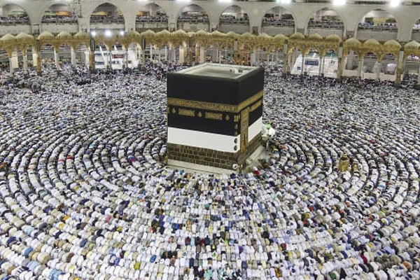 Kadınlar artık tek başlarına hac ve umre yapabilecek