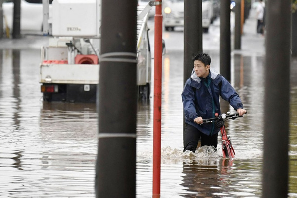 Japonya'da şiddetli yağış: 10 ölü