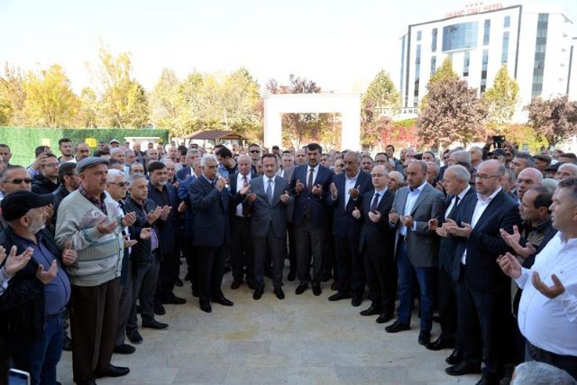 'Kuveyt Camisi' ibadete açıldı