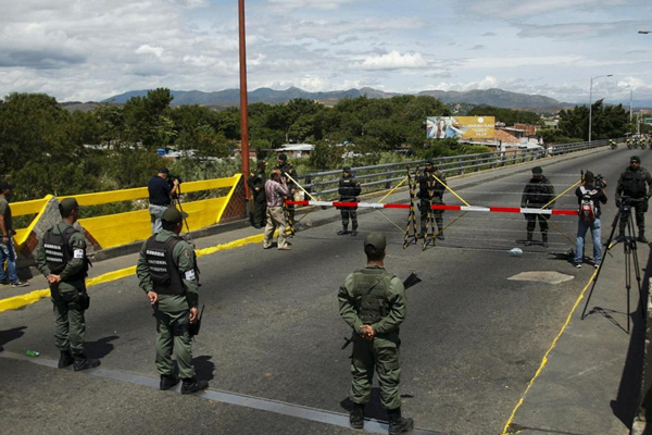 Venezuela ve Kolombiya arasında tansiyon yüksek: İstihbaratçılara taraf değiştirmeleri için para teklif edildi