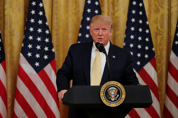 Trump: Bağdadi intihar yeleğiyle kendini ve 3 çocuğunu öldürdü