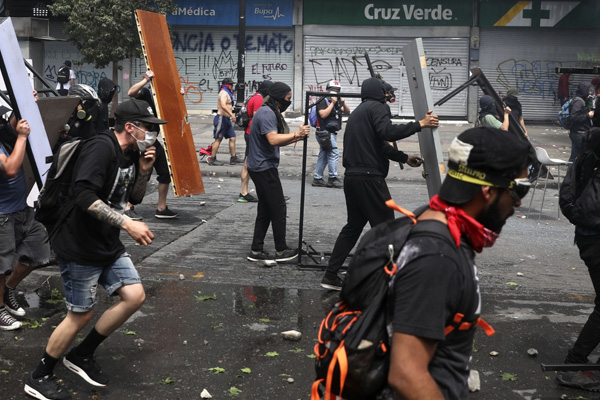 Şili'de gerginlik azalıyor: İlan edilen 'acil durum' kaldırılacak