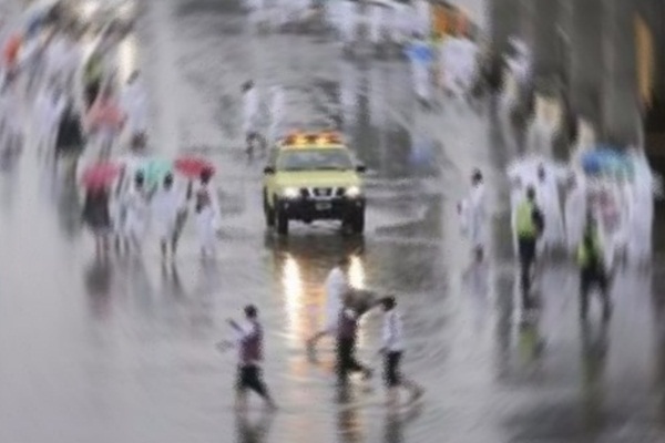 Şiddetli yağışlar Suudi Arabistan'da can aldı