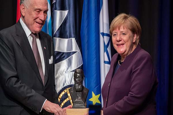 Merkel’e, Dünya Yahudi Kongresi’nden ödül!