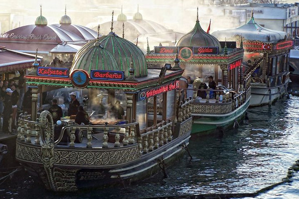 Eminönü’ndeki balık ekmek satan işyerleri boşaltılacak