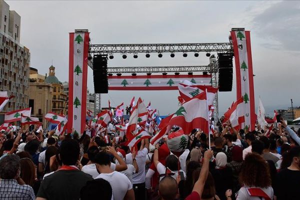 Lübnan'da Başbakanın istifasına rağmen gösteriler devam ediyor