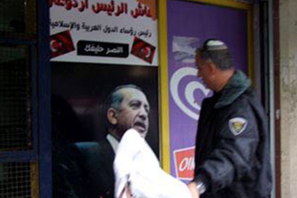 Dükkanında İsrail polisinin saldırısına uğrayan Filistinli: Allah Erdoğan'ı korusun