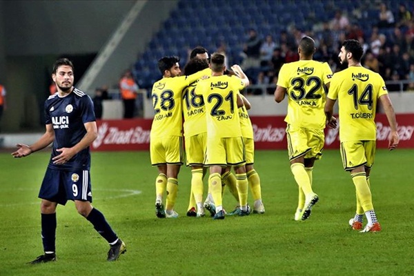 Fenerbahçe 3 golle turladı
