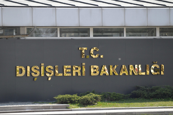 Türkiye'den Fransa'nın başörtüsü kararına sert tepki