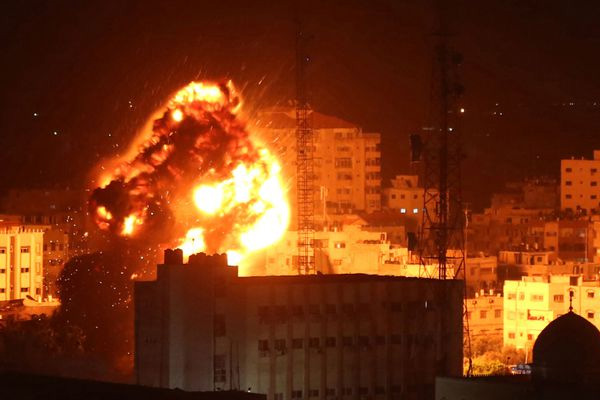 İsrail, Gazze'yi vurdu